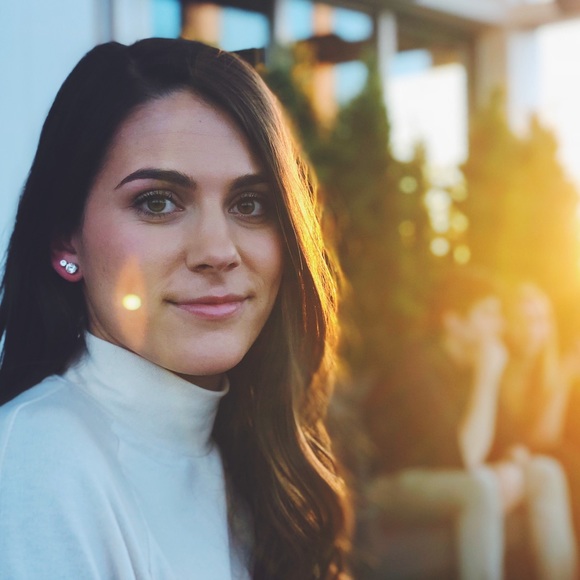 Meet your Posher, Cristina - Picture 1 of 1